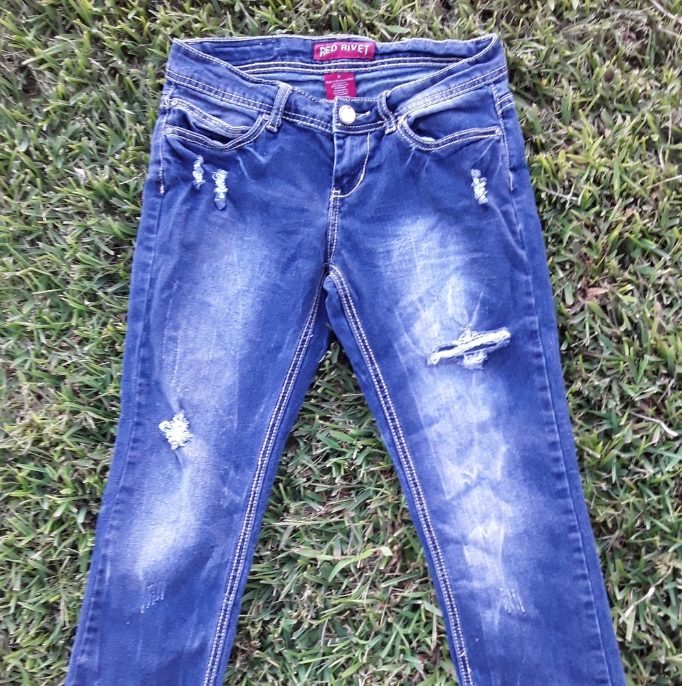 Distressed Dark denim Red Rivet Capris